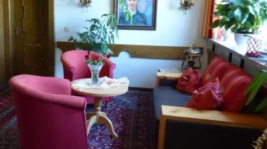 تختخواب و صبحانه Pension Hohenrainer