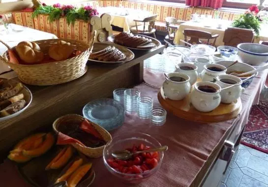 تختخواب و صبحانه Pension Hohenrainer