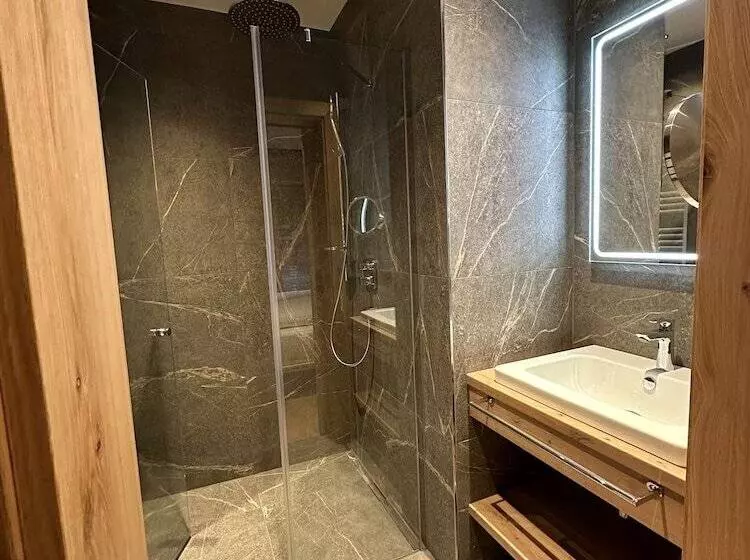 בית מלון כפרי Resort Schrofenblick