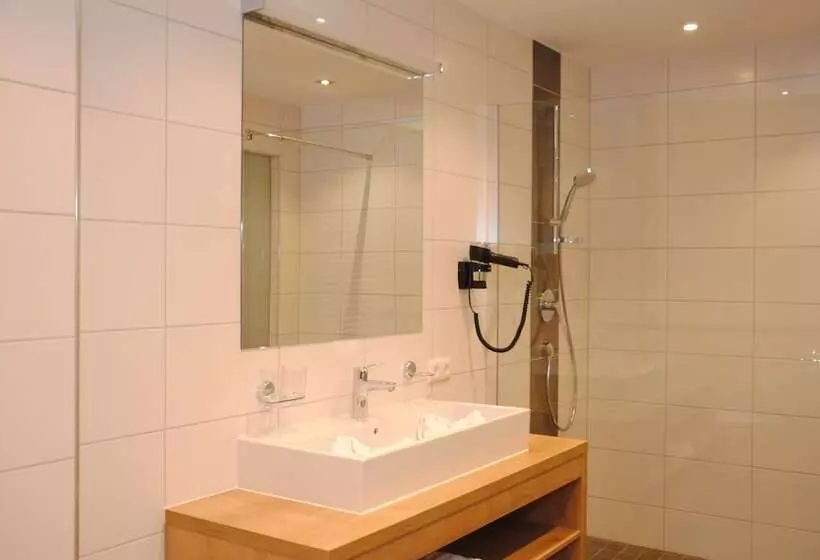 בית מלון כפרי Resort Schrofenblick