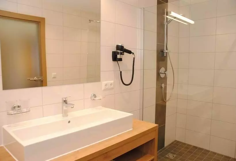 בית מלון כפרי Resort Schrofenblick