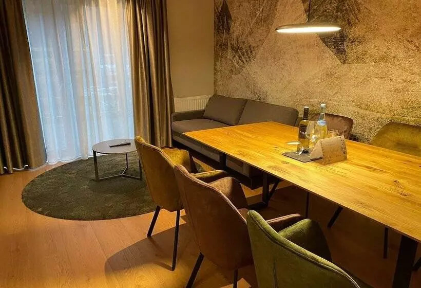 בית מלון כפרי Resort Schrofenblick