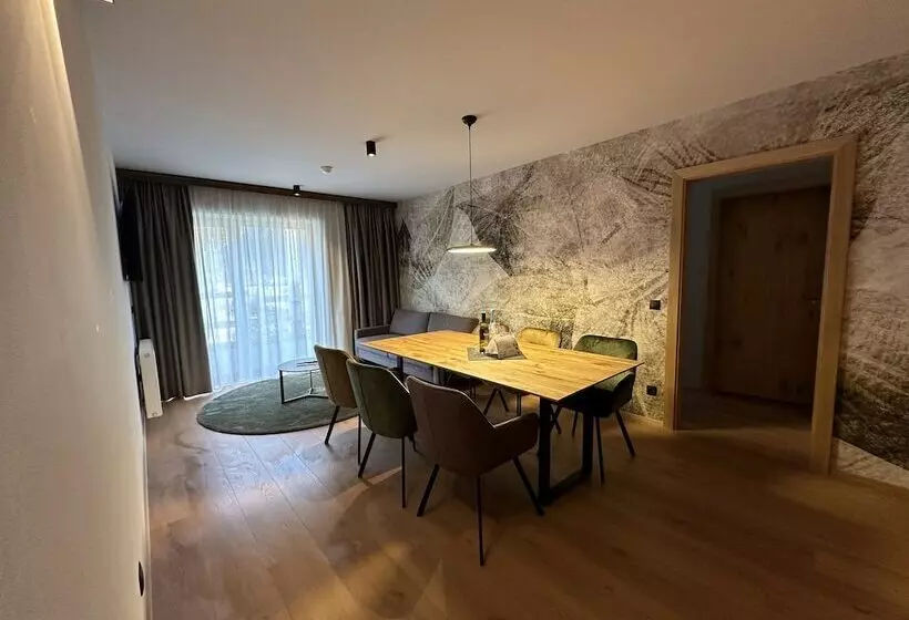 בית מלון כפרי Resort Schrofenblick