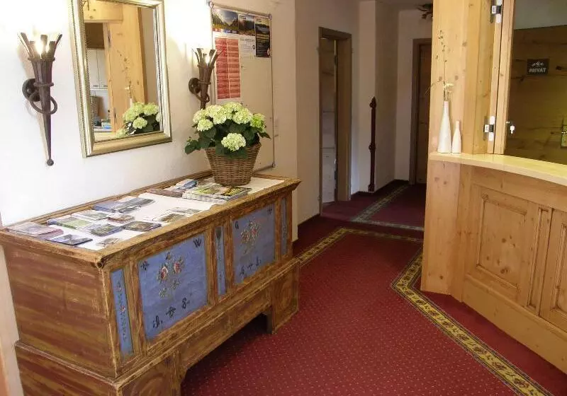 בית מלון כפרי Sportalm