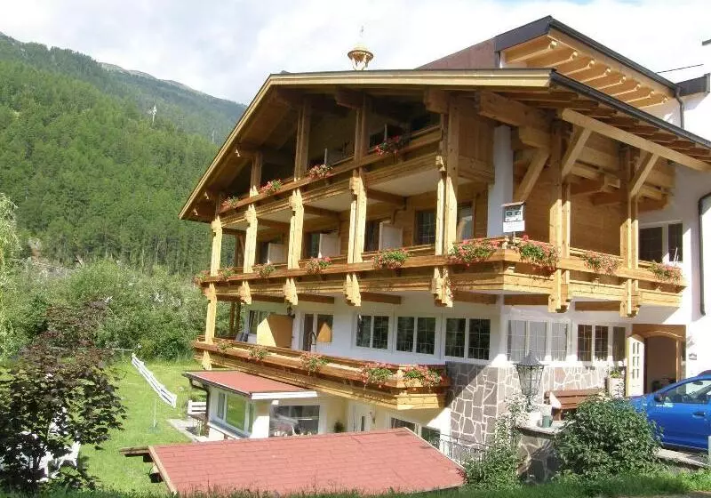 בית מלון כפרי Sportalm