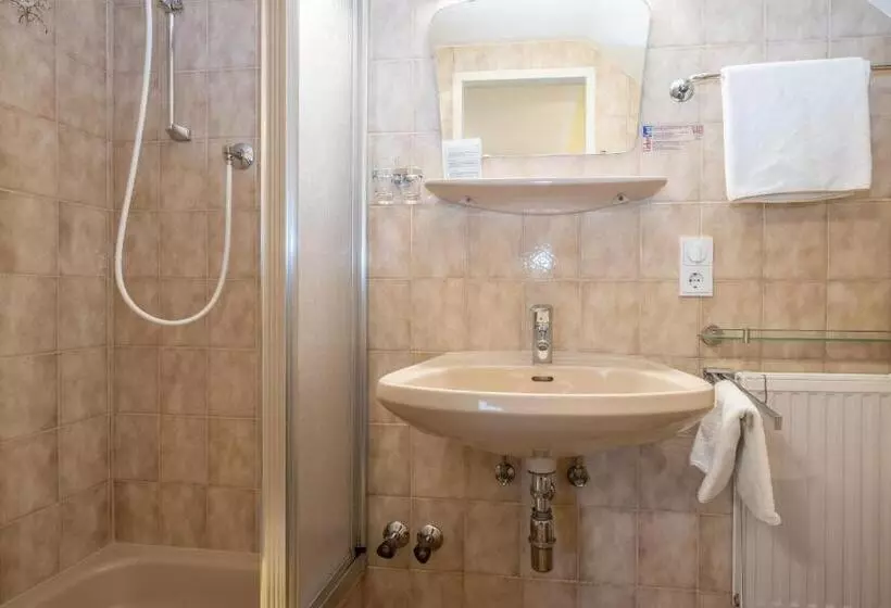 住宿加早餐 Pension Falkensteiner