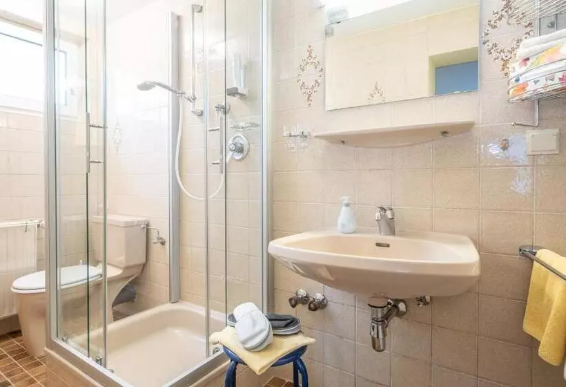 住宿加早餐 Pension Falkensteiner