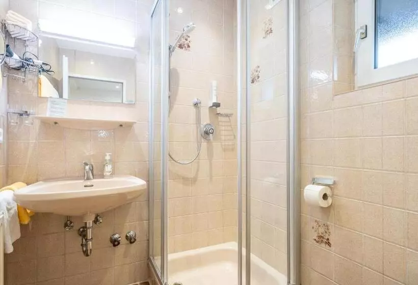 住宿加早餐 Pension Falkensteiner