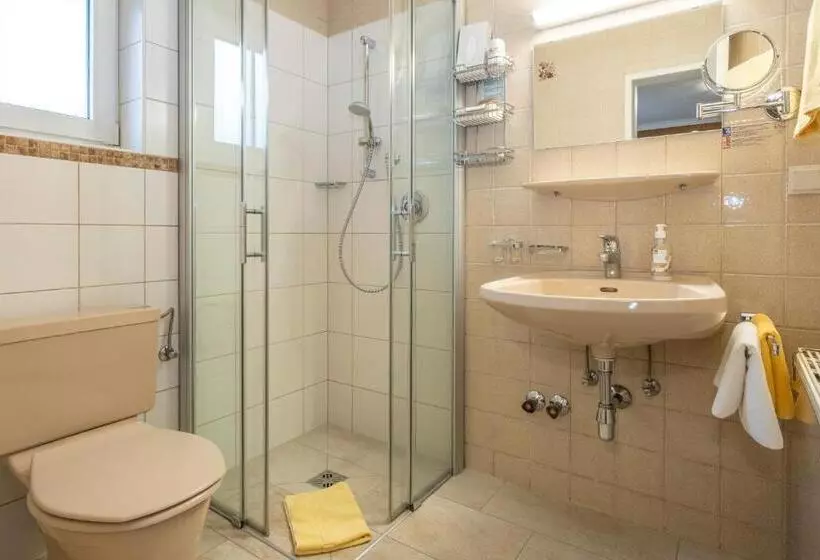 住宿加早餐 Pension Falkensteiner