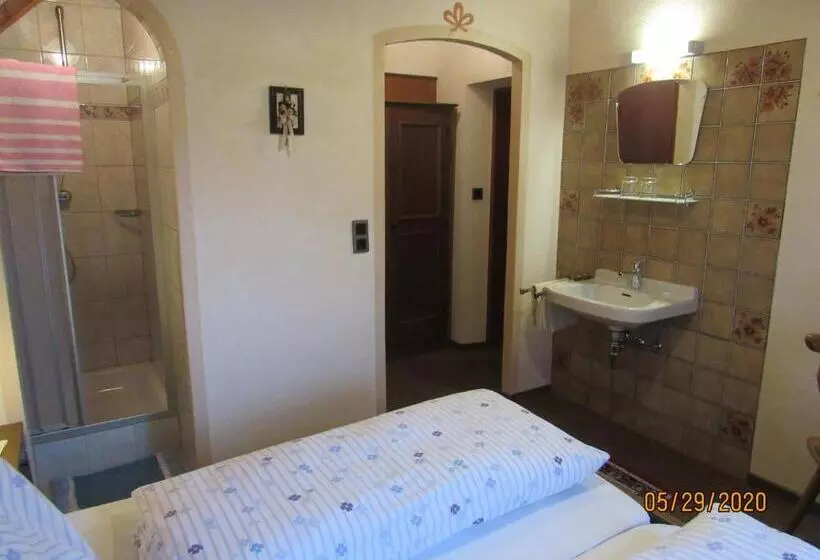 ベッドアンドブレックファースト Villa Löcker