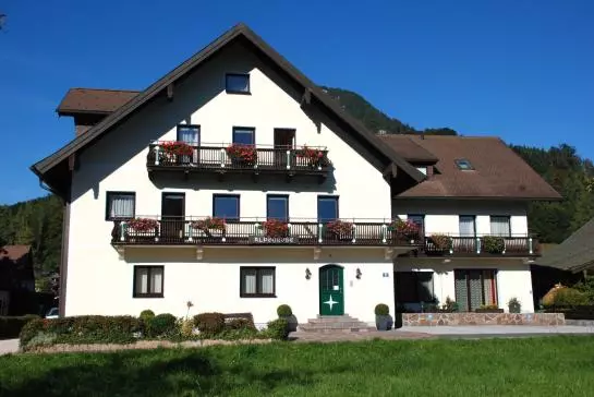 ベッドアンドブレックファースト Alpenrose Pension