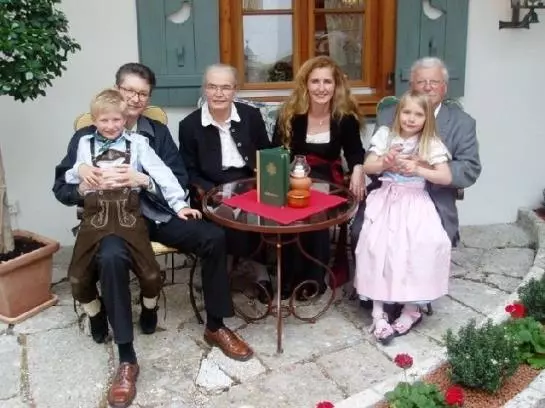 ベッドアンドブレックファースト Alpenrose Pension