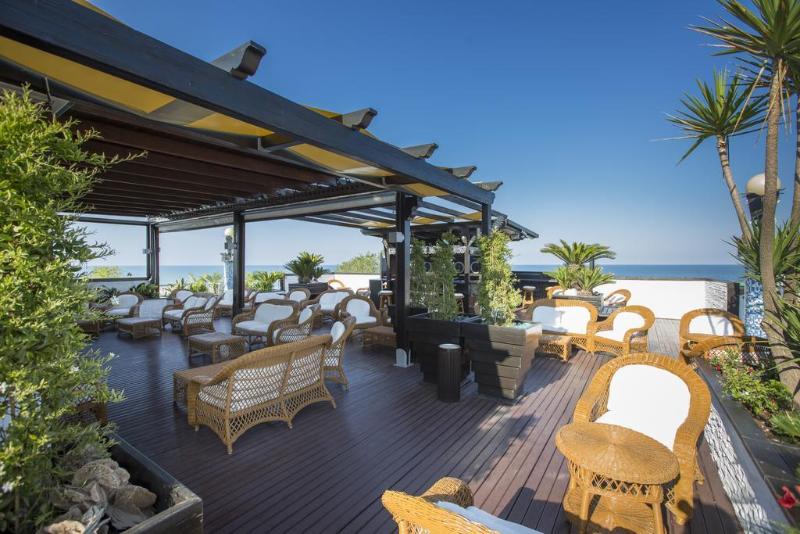 Отель Ambassador