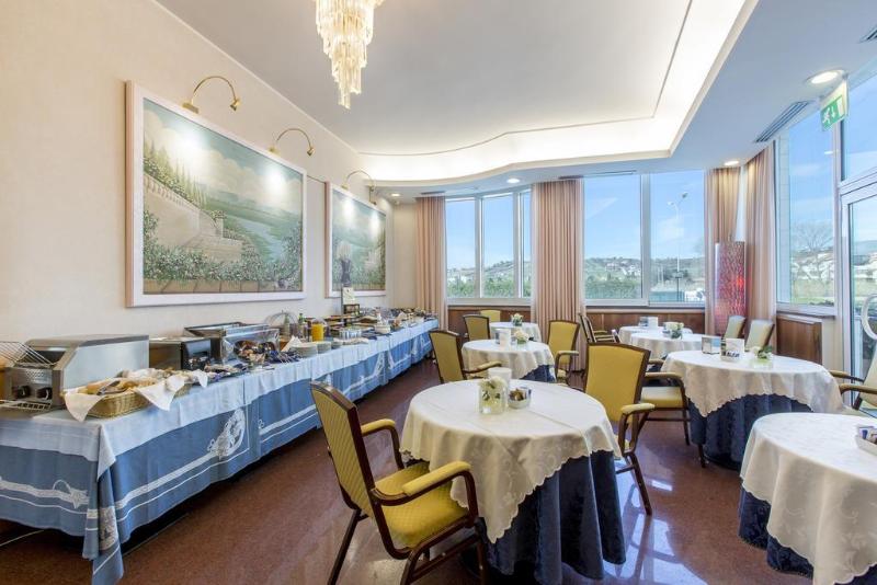 Отель Ambassador