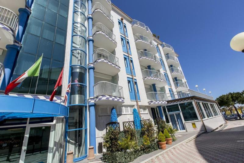 Отель Ambassador