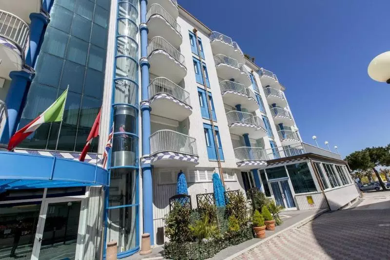 ホテル Ambassador