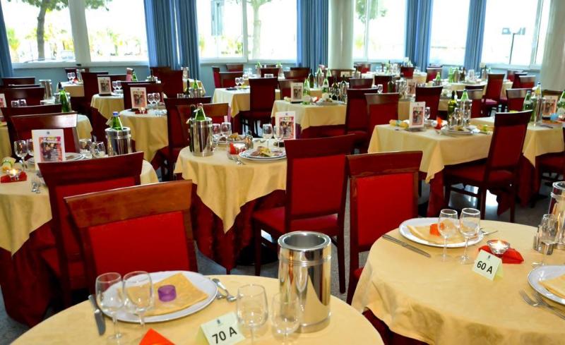 Отель Ambassador