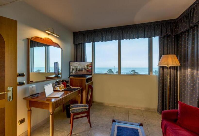 Отель Ambassador