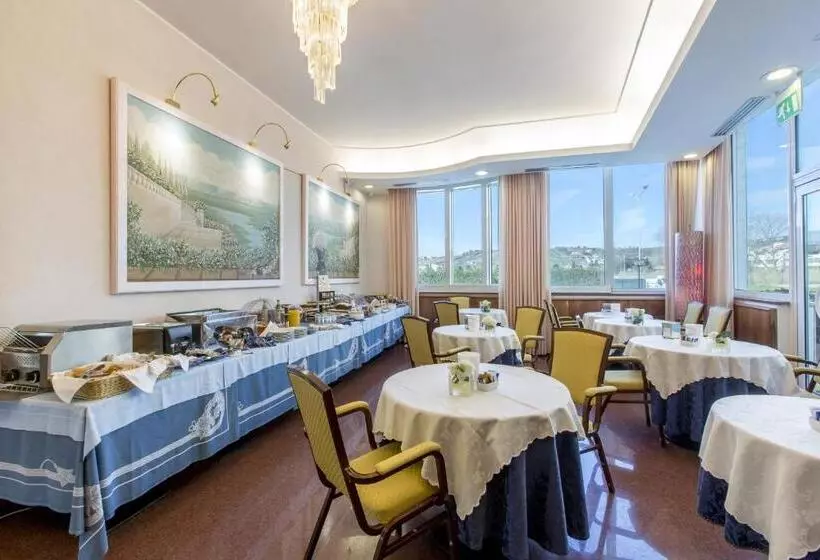 ホテル Ambassador