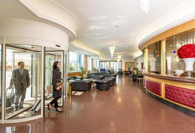 Отель Ambassador