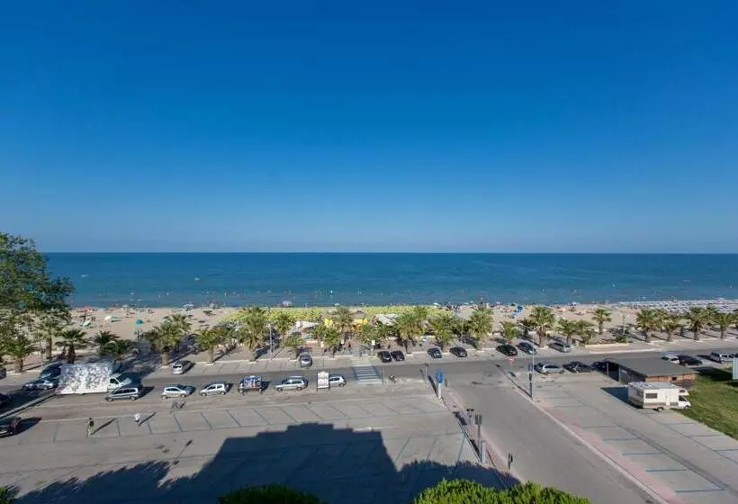 ホテル Ambassador