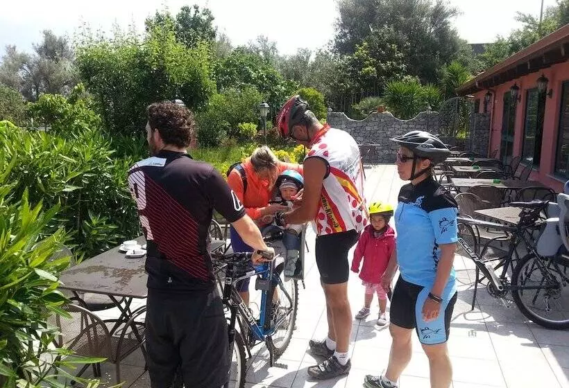 בית מלון כפרי Borgo Di Santa Barbara