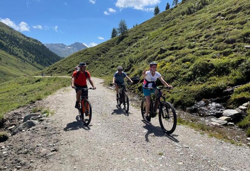 ホテル Garni Burger