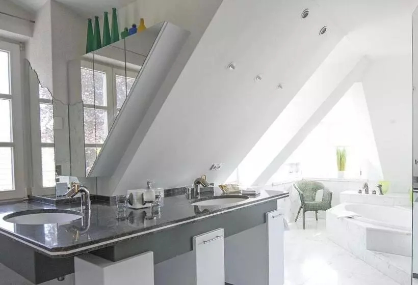 ホテル Artvilla Am See   Buchbar Bis 31 Juni 2024