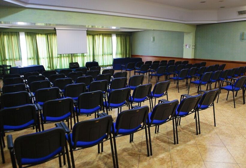 בית מלון כפרי Futura Centro Congressi