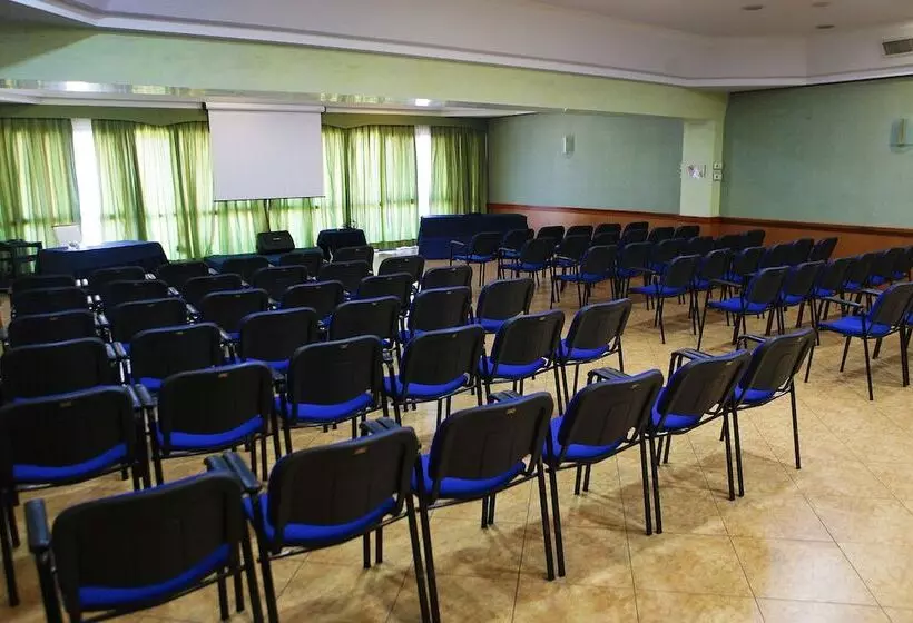 בית מלון כפרי Futura Centro Congressi