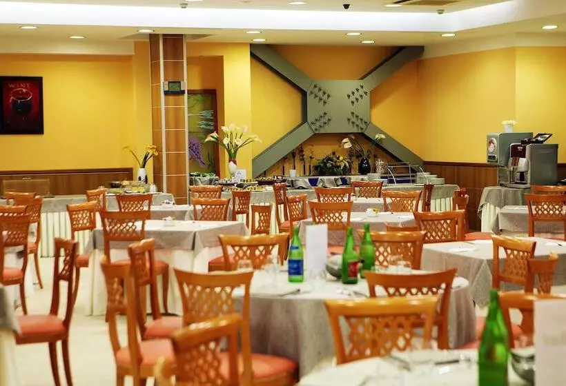 בית מלון כפרי Futura Centro Congressi