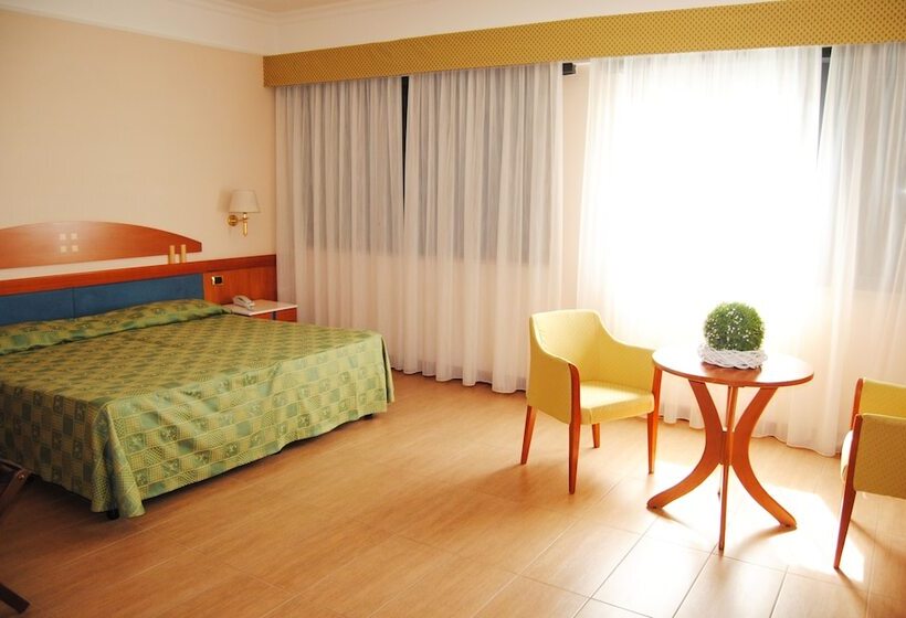 בית מלון כפרי Futura Centro Congressi