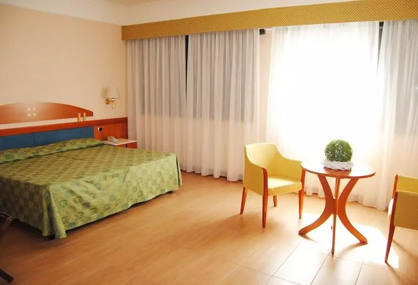 בית מלון כפרי Futura Centro Congressi