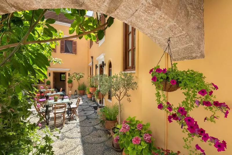 هتل Rodos Niohori Elite Suites Boutique