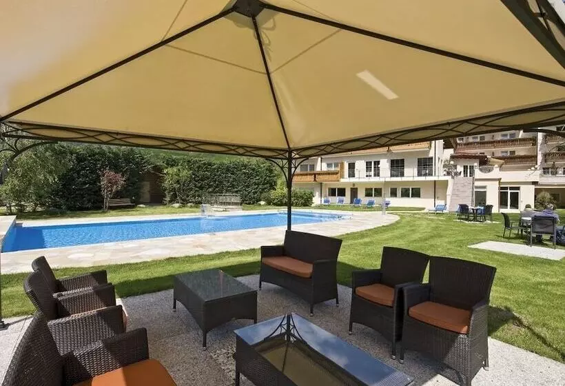 Отель Wiesenhof Gardenresort