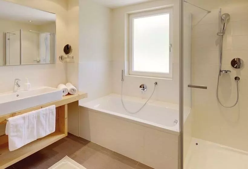 Отель Wiesenhof Gardenresort