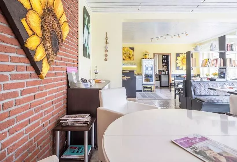 ベッドアンドブレックファースト Pension Blumen Villa