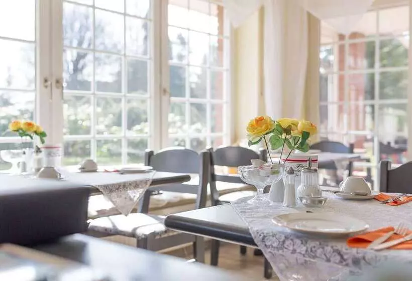 ベッドアンドブレックファースト Pension Blumen Villa