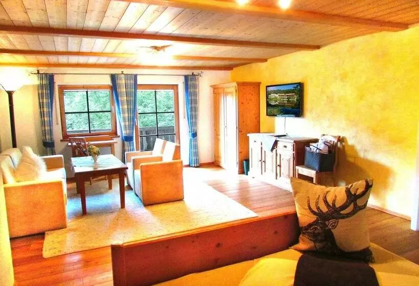 فندق Feuriger Tatzlwurm