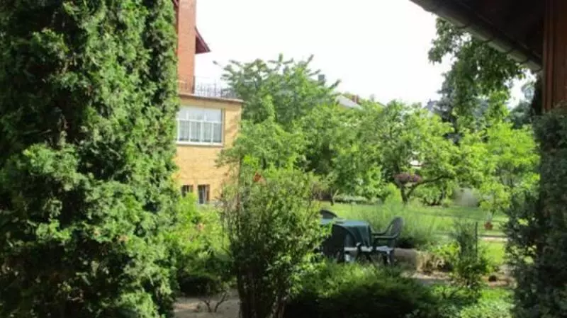 تختخواب و صبحانه Pension Villa Marie