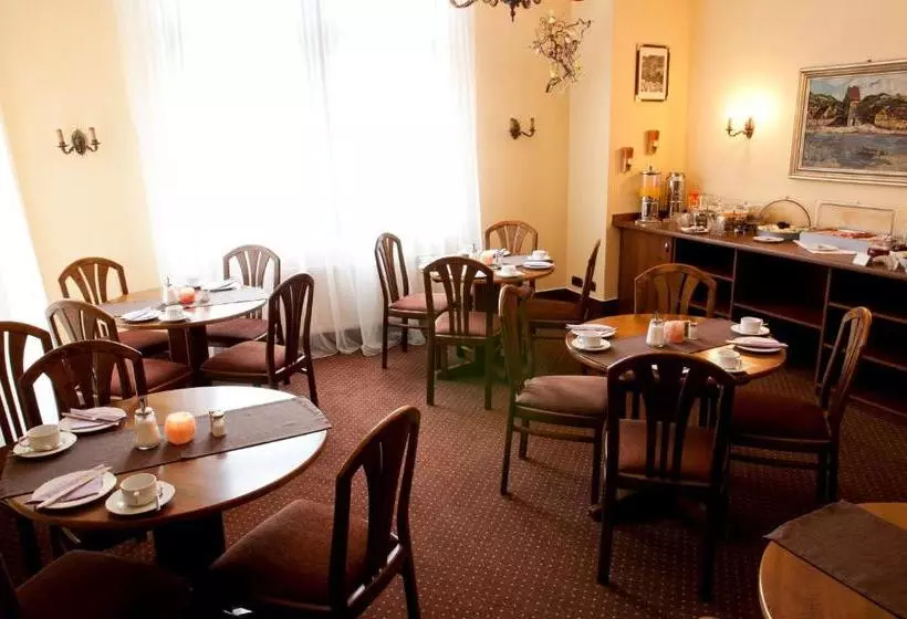 Отель City Garni