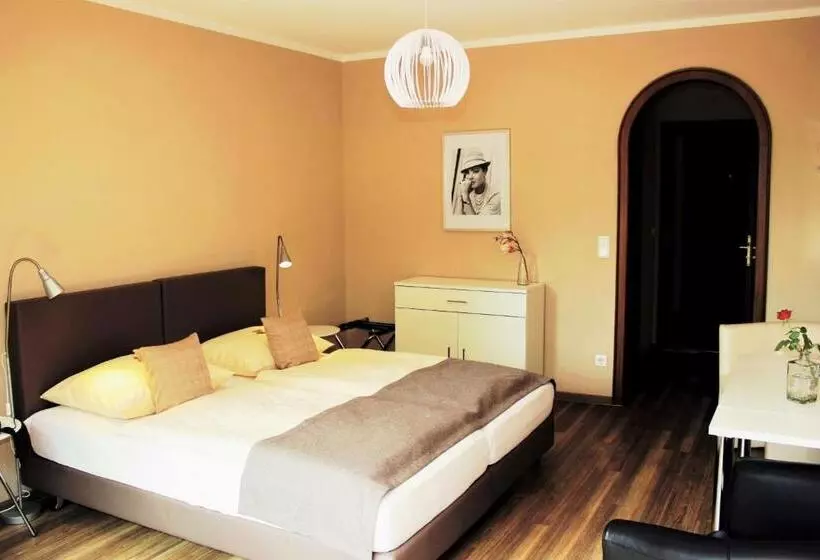 فندق Garni Bellevue