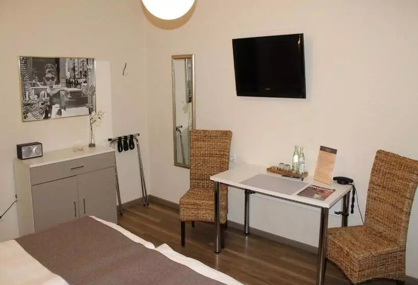 فندق Garni Bellevue