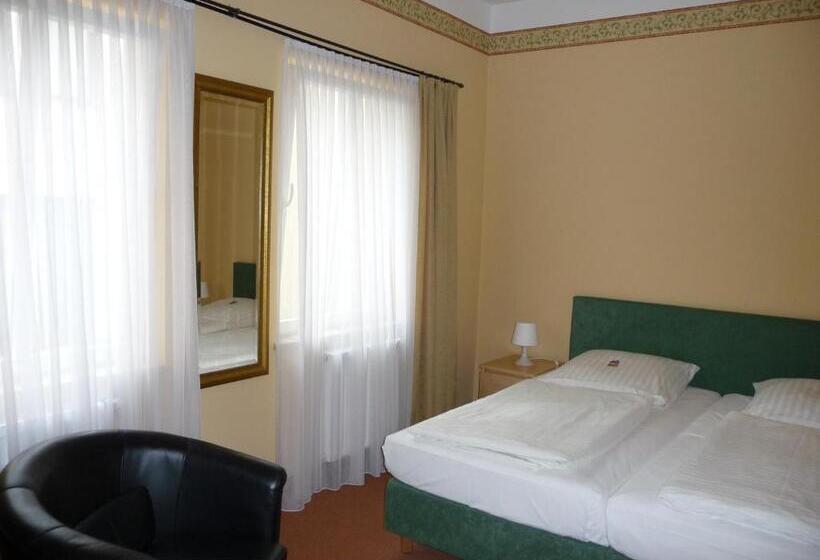 فندق Zur Alten Schmiede