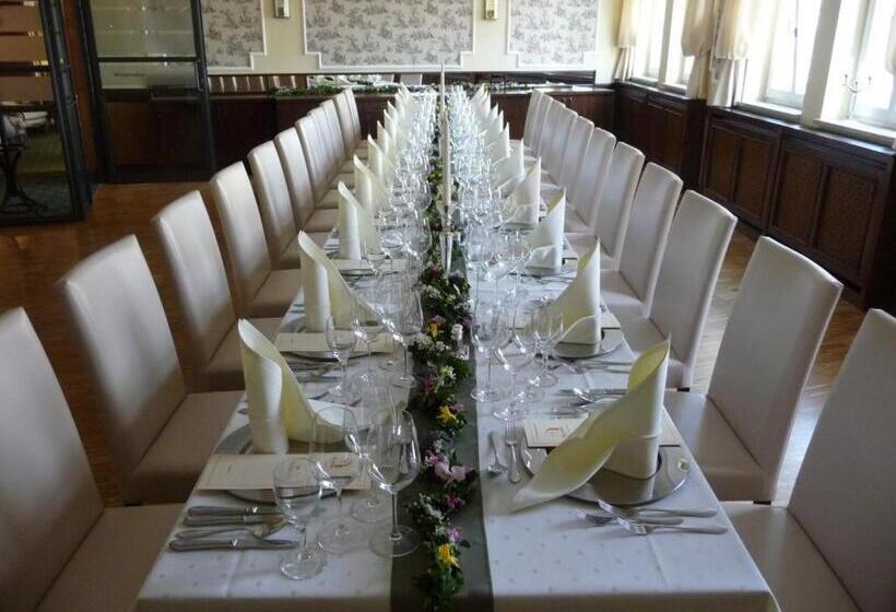 فندق Zur Alten Schmiede