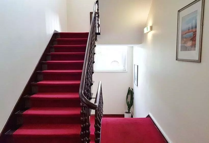 Отель Kronprinz Garni