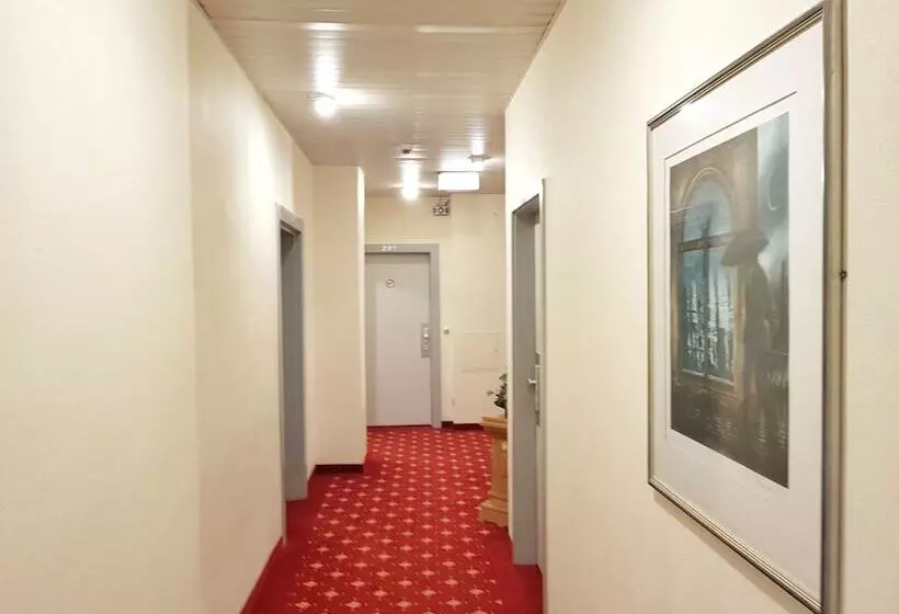 Отель Kronprinz Garni