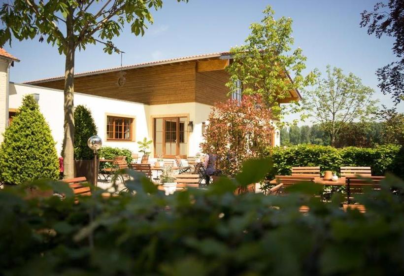 Отель Landgut Am Hochwald