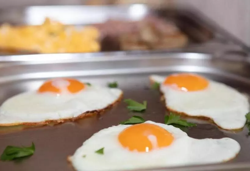 Отель Maximilian