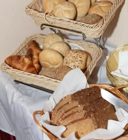 Отель Maximilian